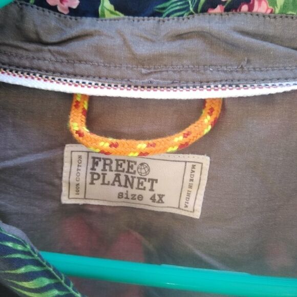 Free Planet shirt - Picture 3 of 3